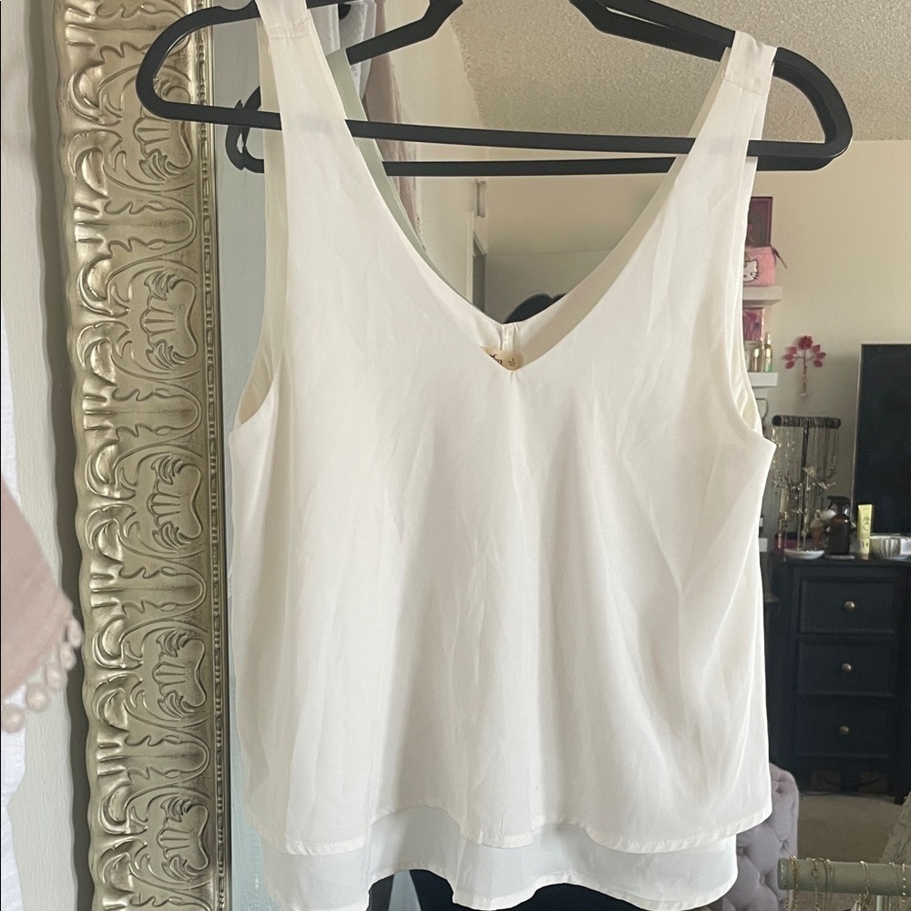 Hollister|Soft White double layered V Tank Flowy Blouse|Medium|EUC